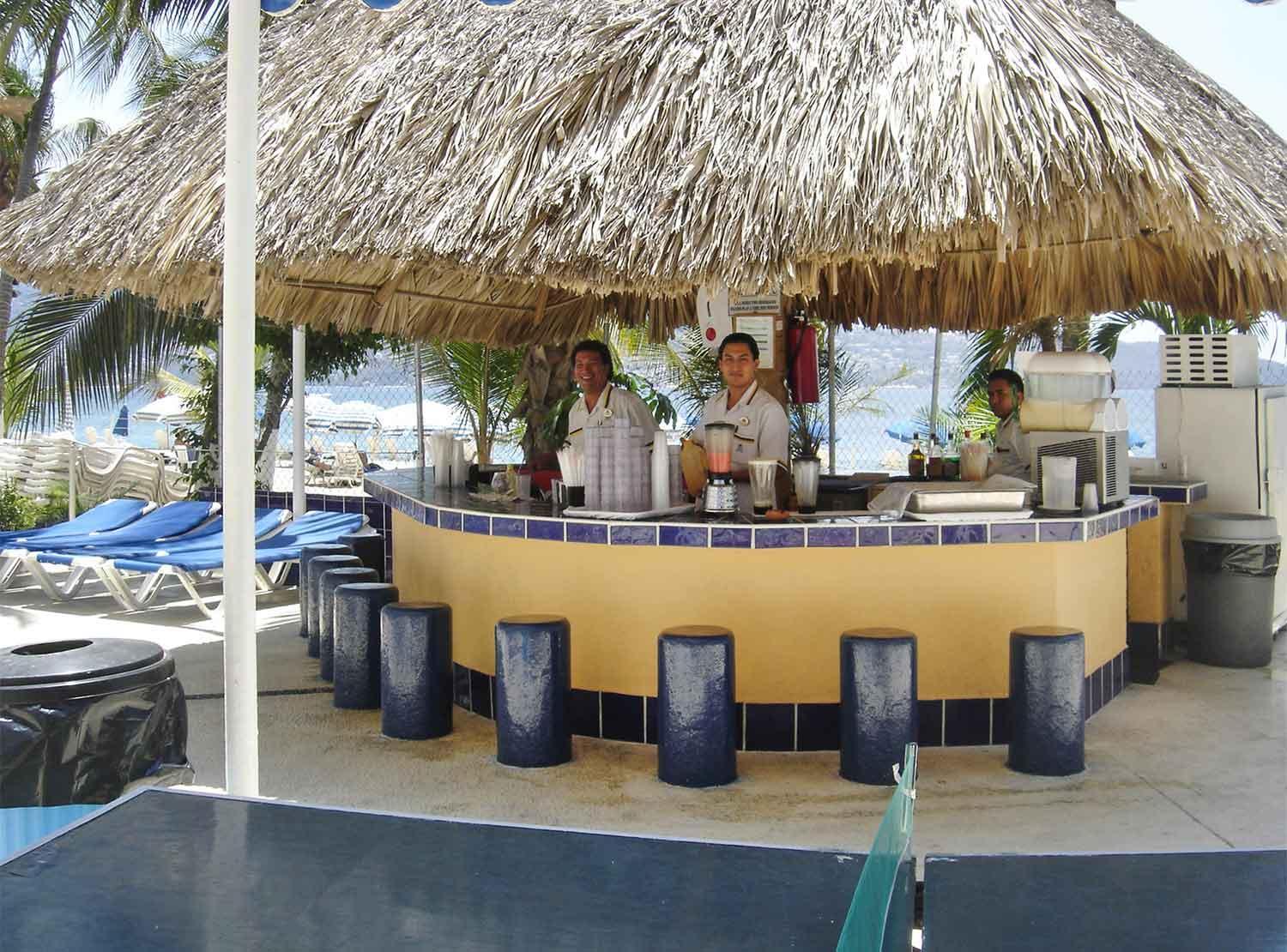 Ritz Acapulco All Inclusive Exterior foto A poolside bar in a resort
