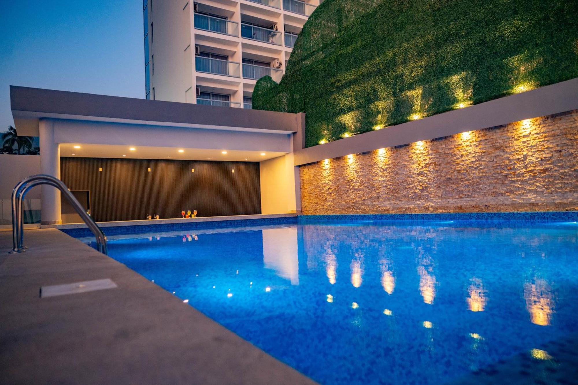 Ritz Acapulco All Inclusive Exterior foto The swimming pool at the hotel