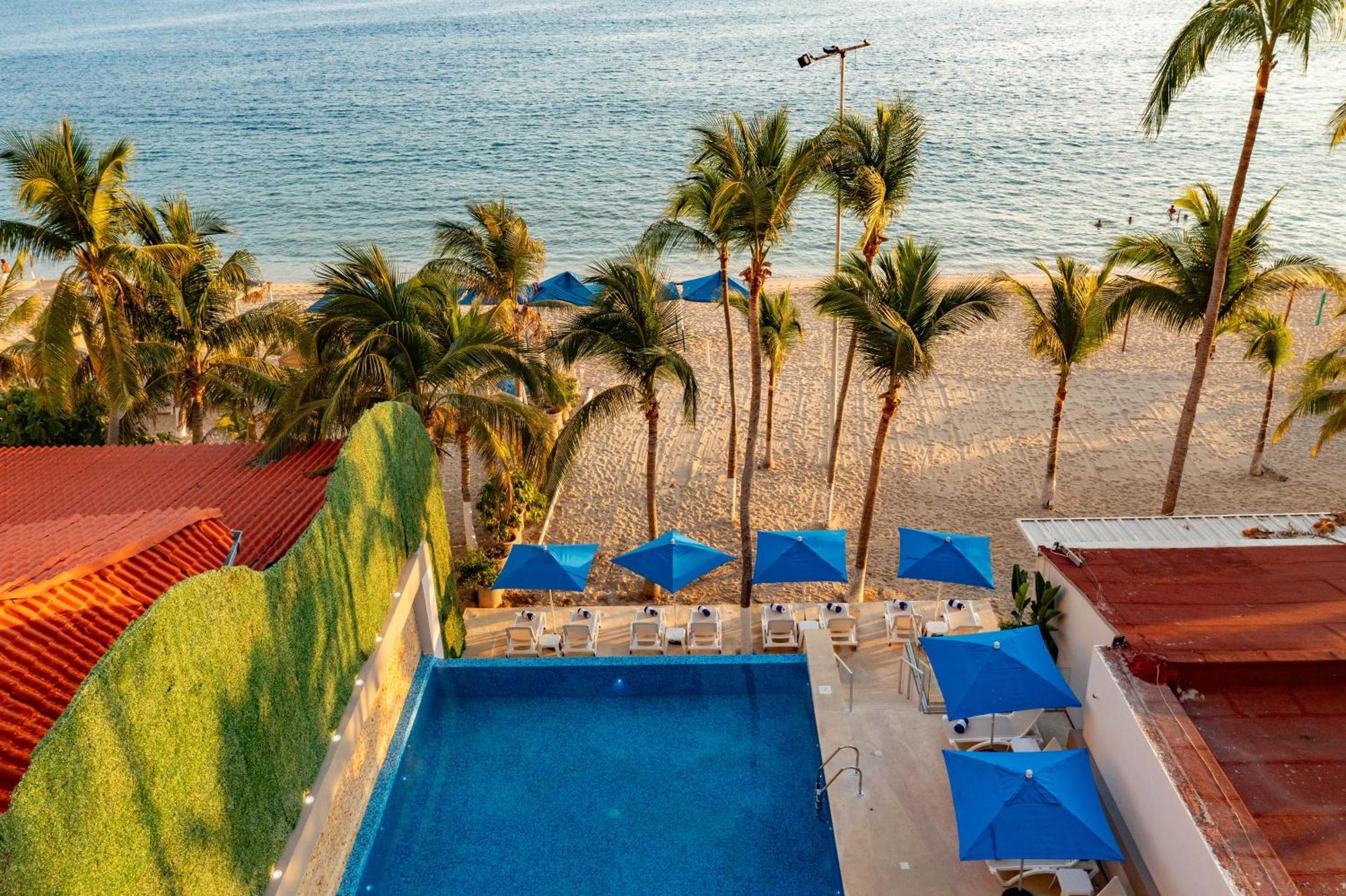 Ritz Acapulco All Inclusive Exterior foto View of the beach from the hotel